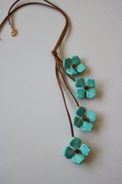 Collar Love con cuerda